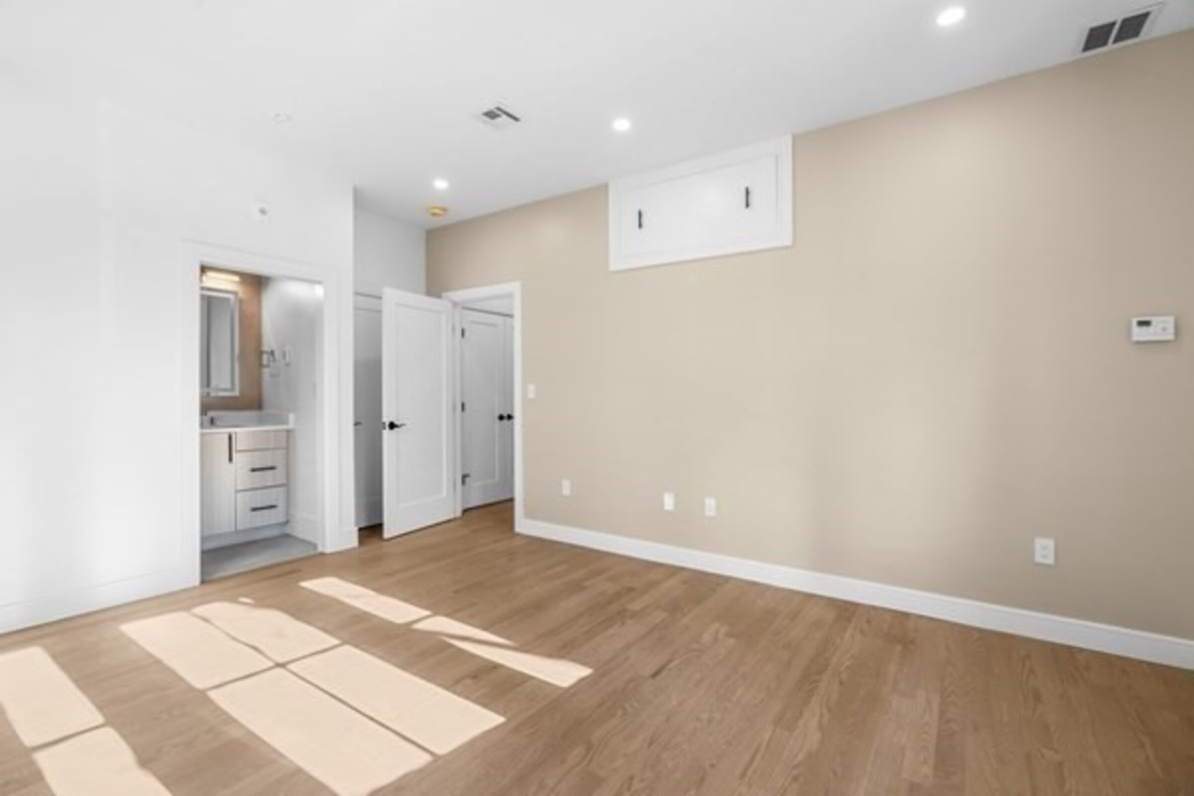 Flexible living space with an adjoining bath.